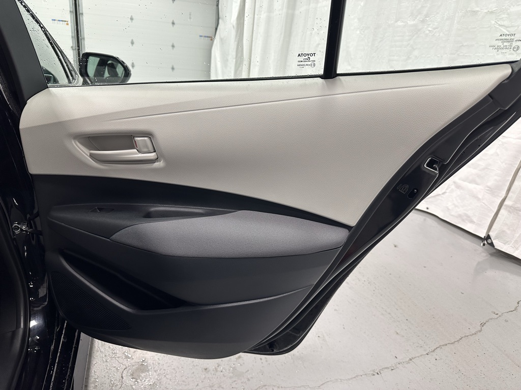 Vehicle image 47 of 66