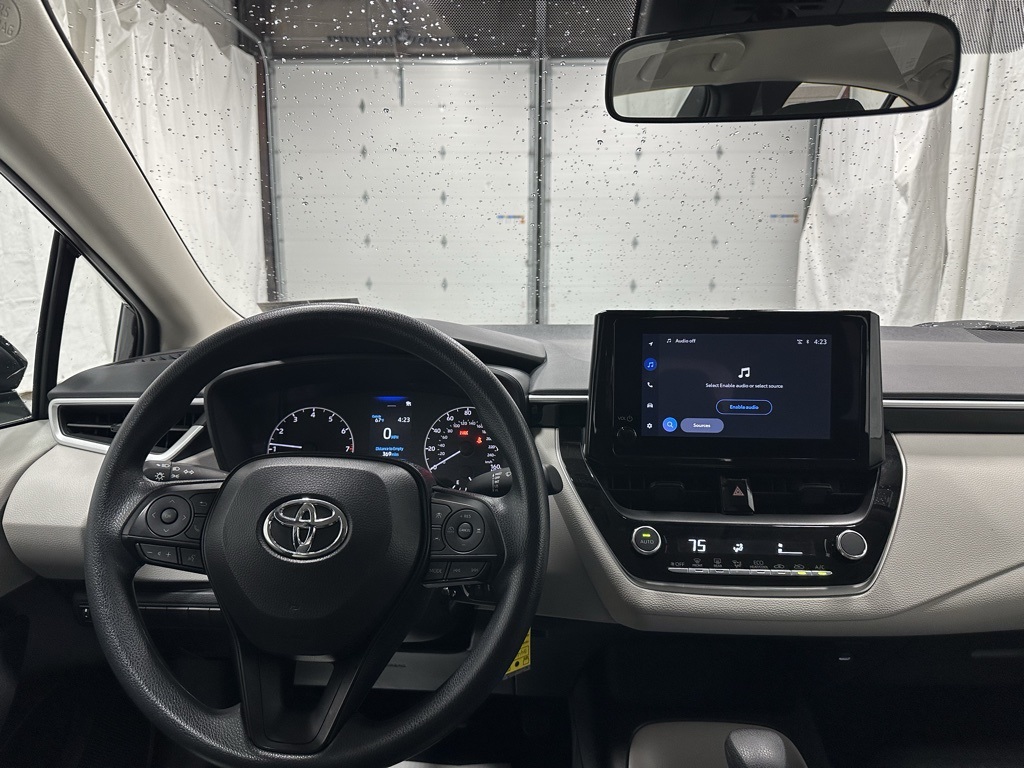 Vehicle image 16 of 66