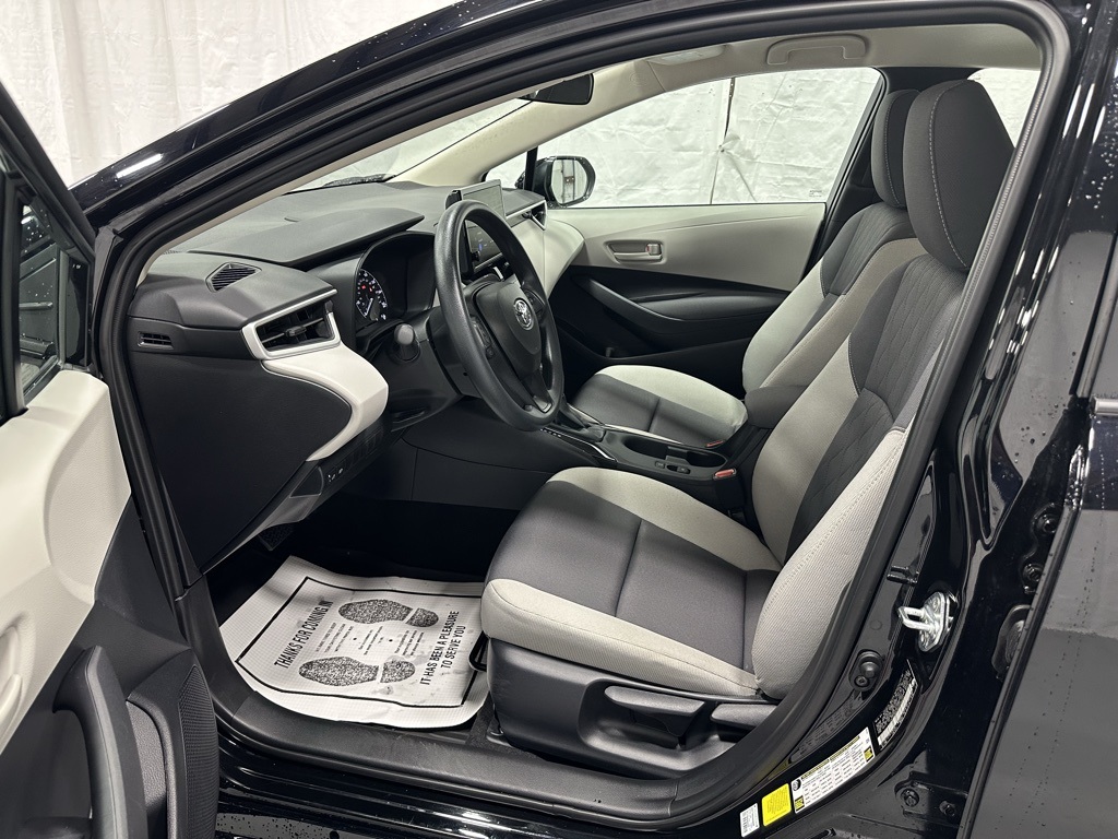 Vehicle image 10 of 66