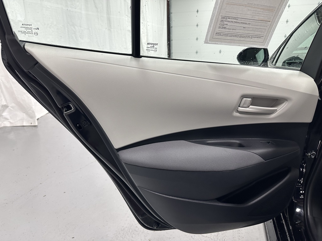 Vehicle image 40 of 66