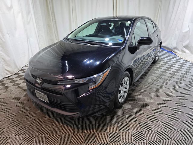 2024 Toyota Corolla LE Image 2 of 36