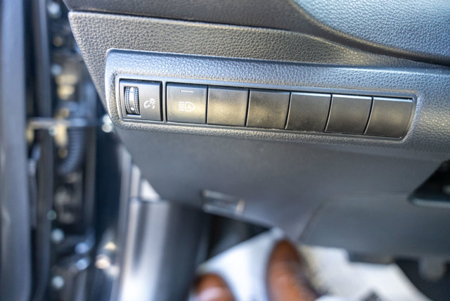 Vehicle image 20 of 35