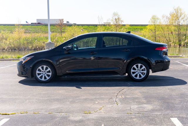 Vehicle image 2 of 35