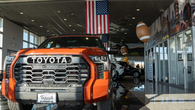 Vehicle image 31 of 35