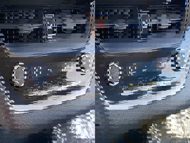 Vehicle image 23 of 29
