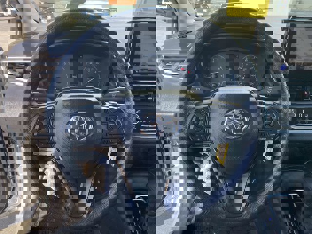 Vehicle image 17 of 29