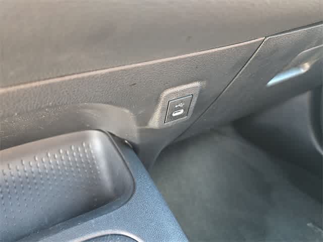 Vehicle image 32 of 39