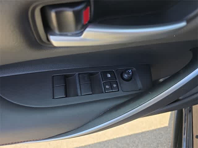 Vehicle image 38 of 39