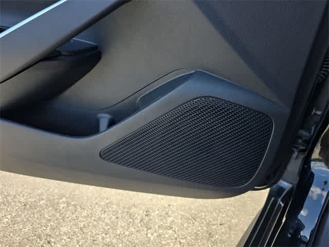 Vehicle image 31 of 39