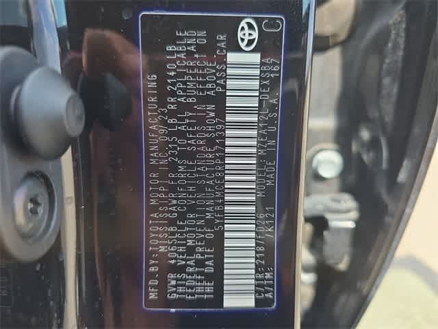 Vehicle image 37 of 39