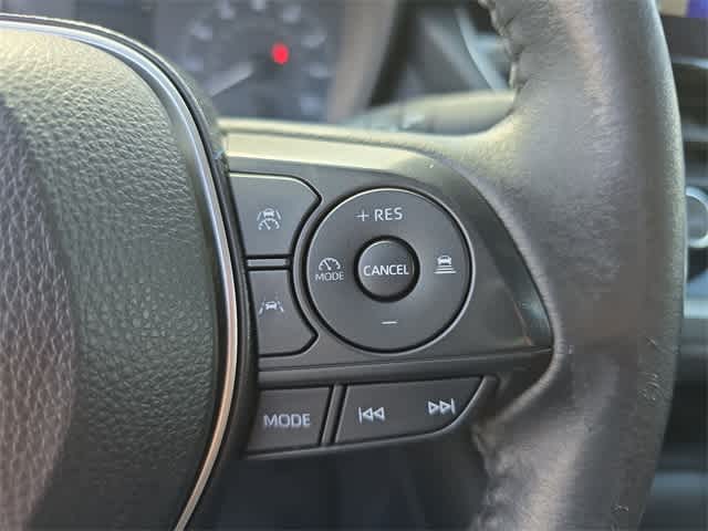 Vehicle image 25 of 39