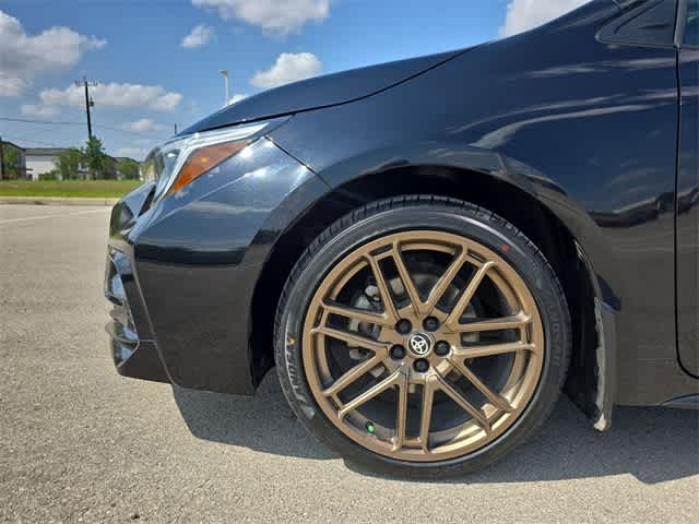 Vehicle image 14 of 39
