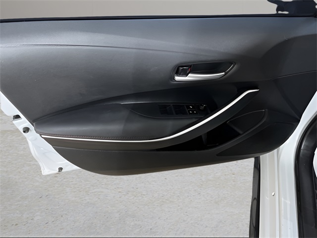 Vehicle image 21 of 26