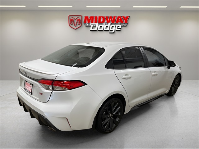 Vehicle image 4 of 26
