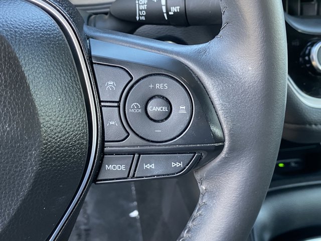 Vehicle image 19 of 35