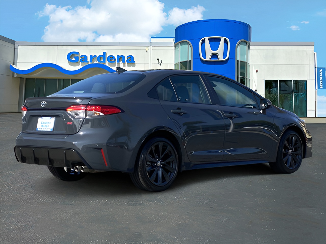 Vehicle image 33 of 35