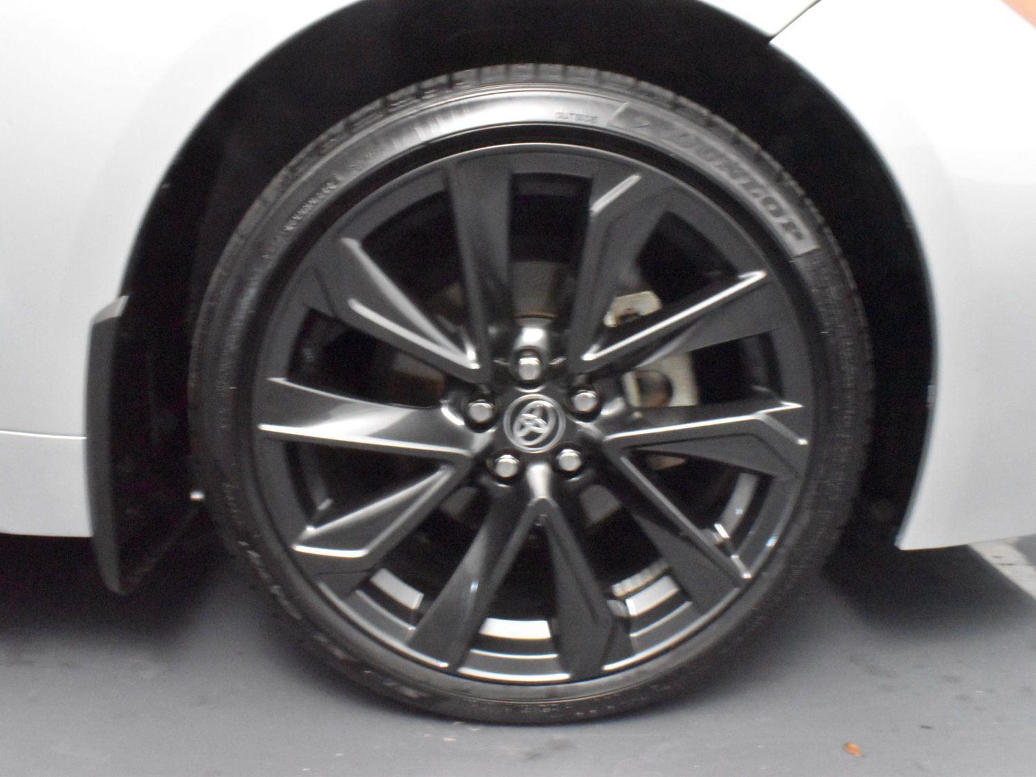 Vehicle image 18 of 27