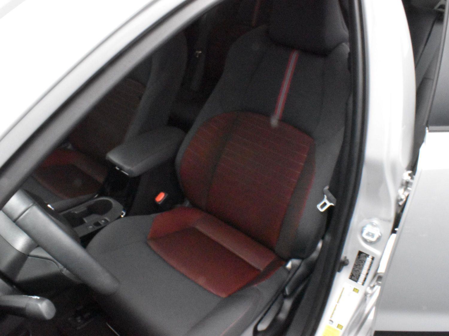 Vehicle image 21 of 27
