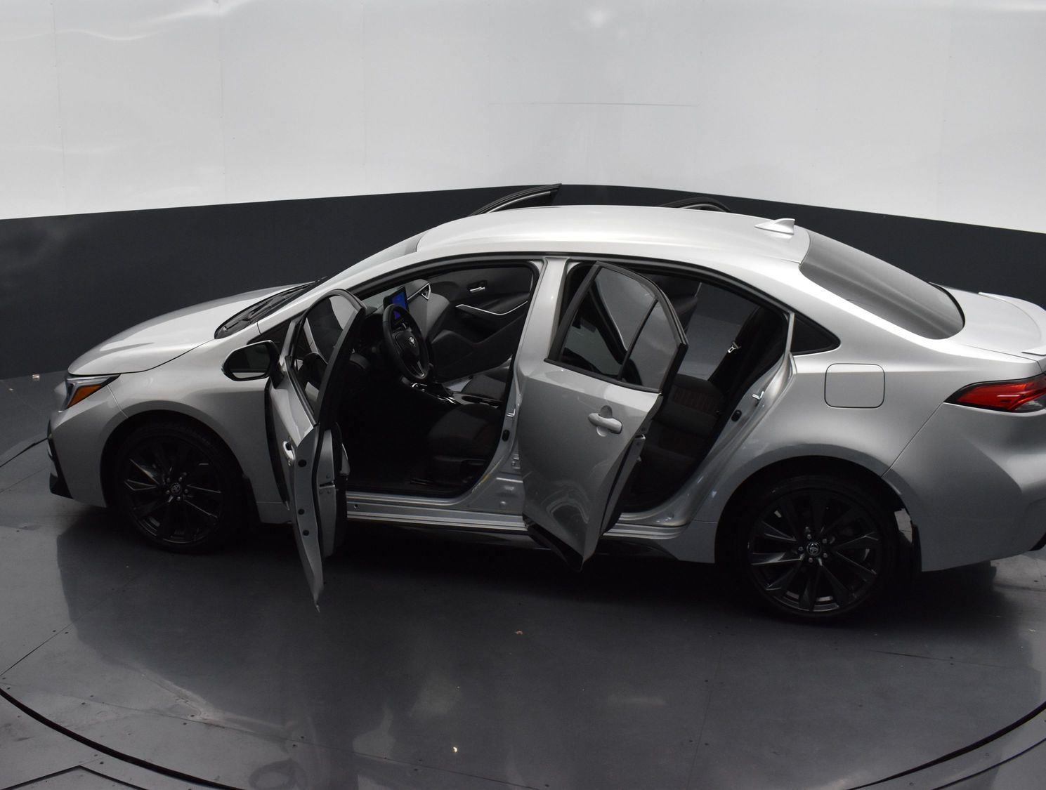 Vehicle image 22 of 27