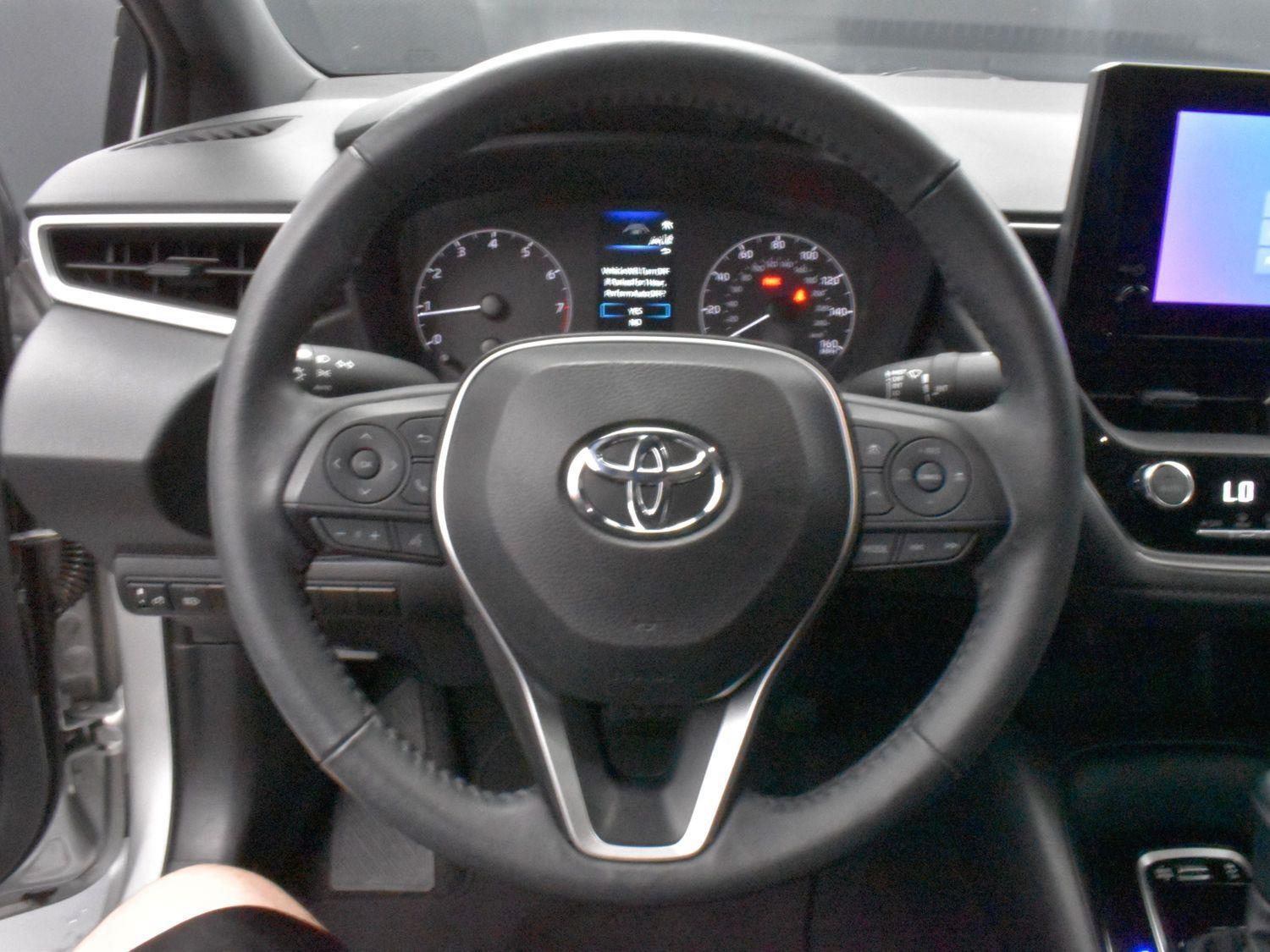 Vehicle image 23 of 27