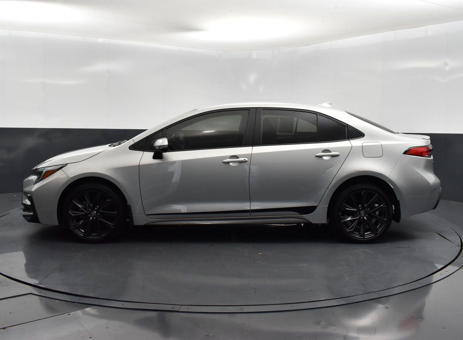 Vehicle image 17 of 27