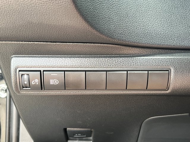 Vehicle image 26 of 36