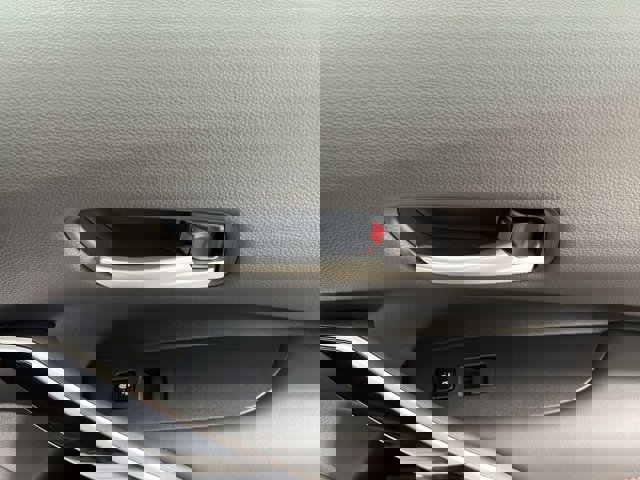 Vehicle image 27 of 31