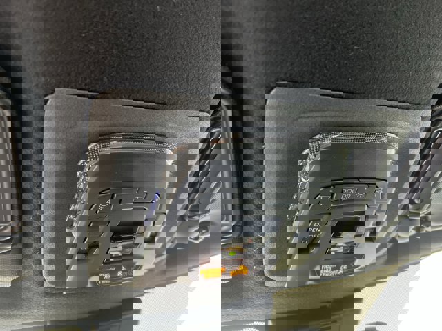 Vehicle image 17 of 31