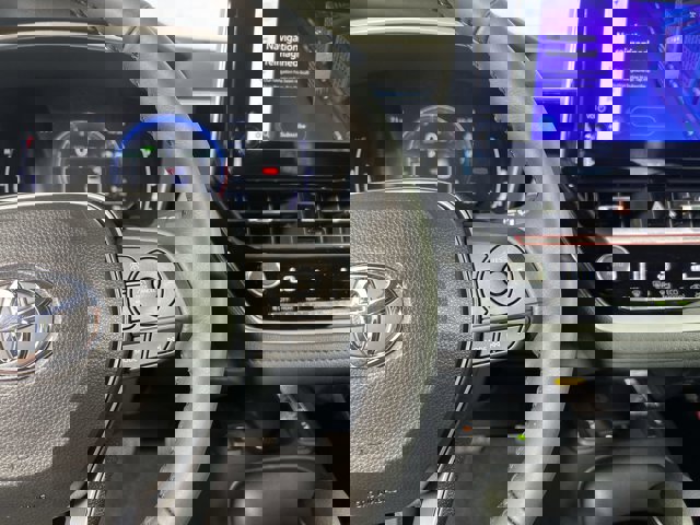 Vehicle image 16 of 31