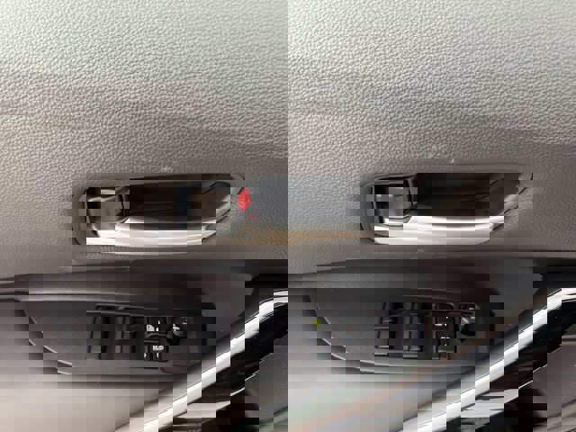 Vehicle image 13 of 31