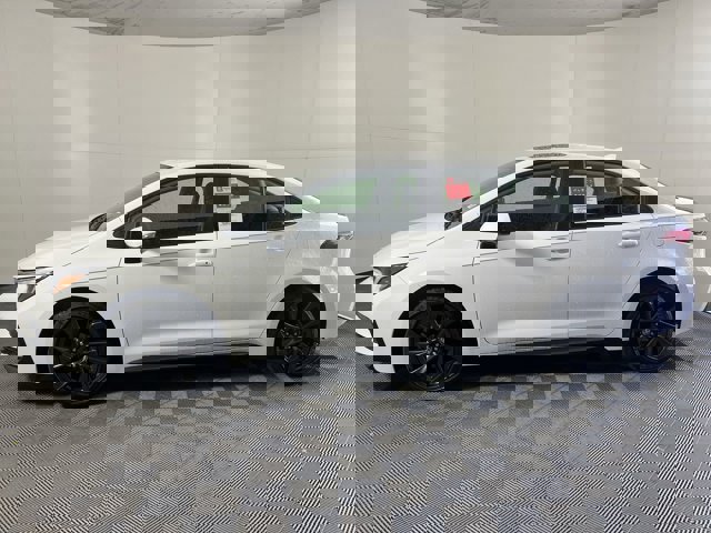 Vehicle image 8 of 31