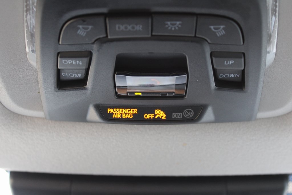 Vehicle image 32 of 43