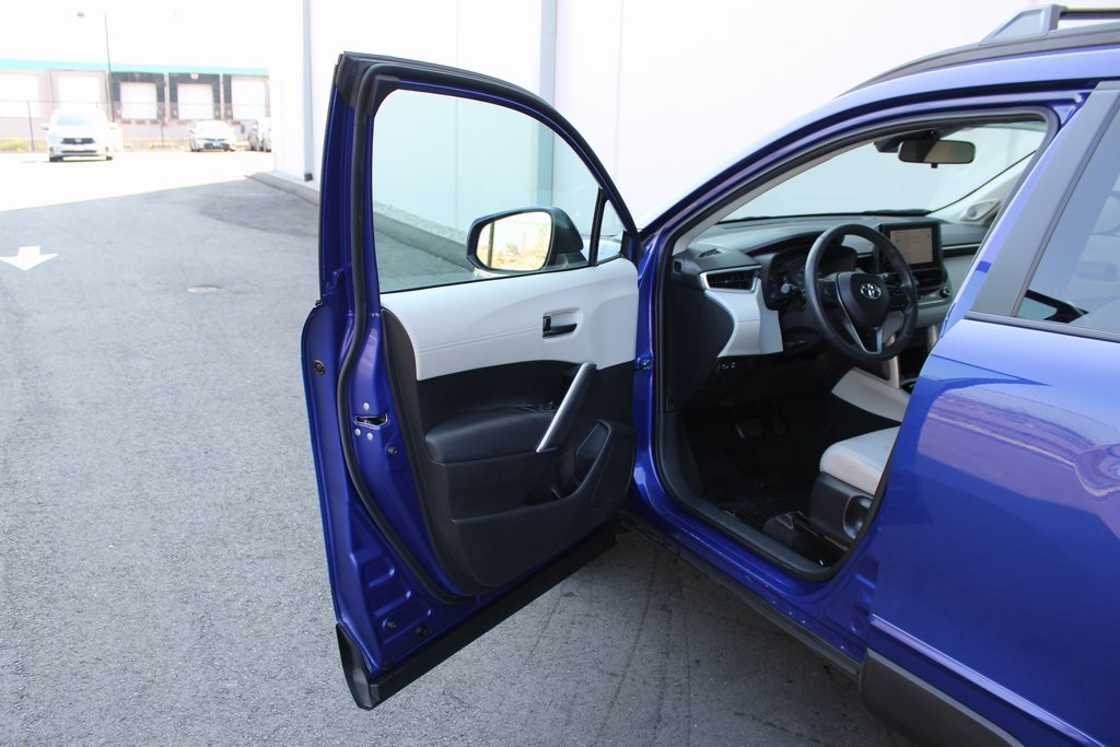 Vehicle image 16 of 43