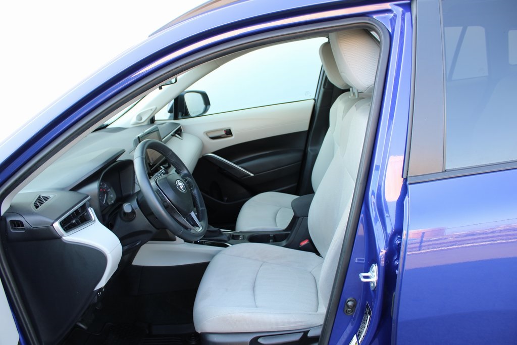 Vehicle image 13 of 43
