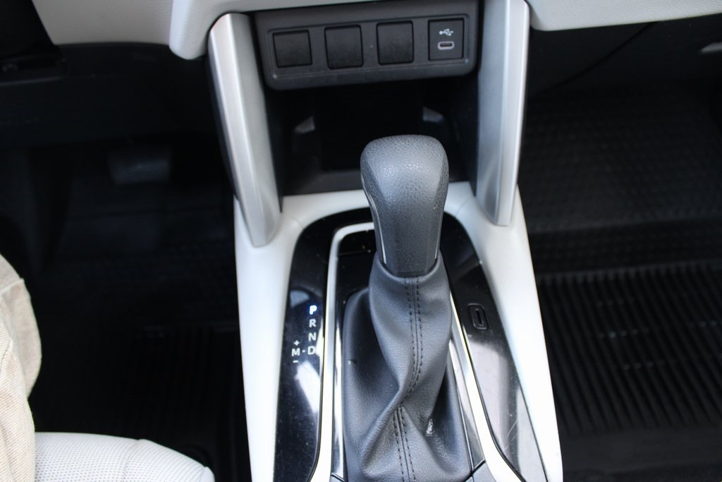 Vehicle image 23 of 43