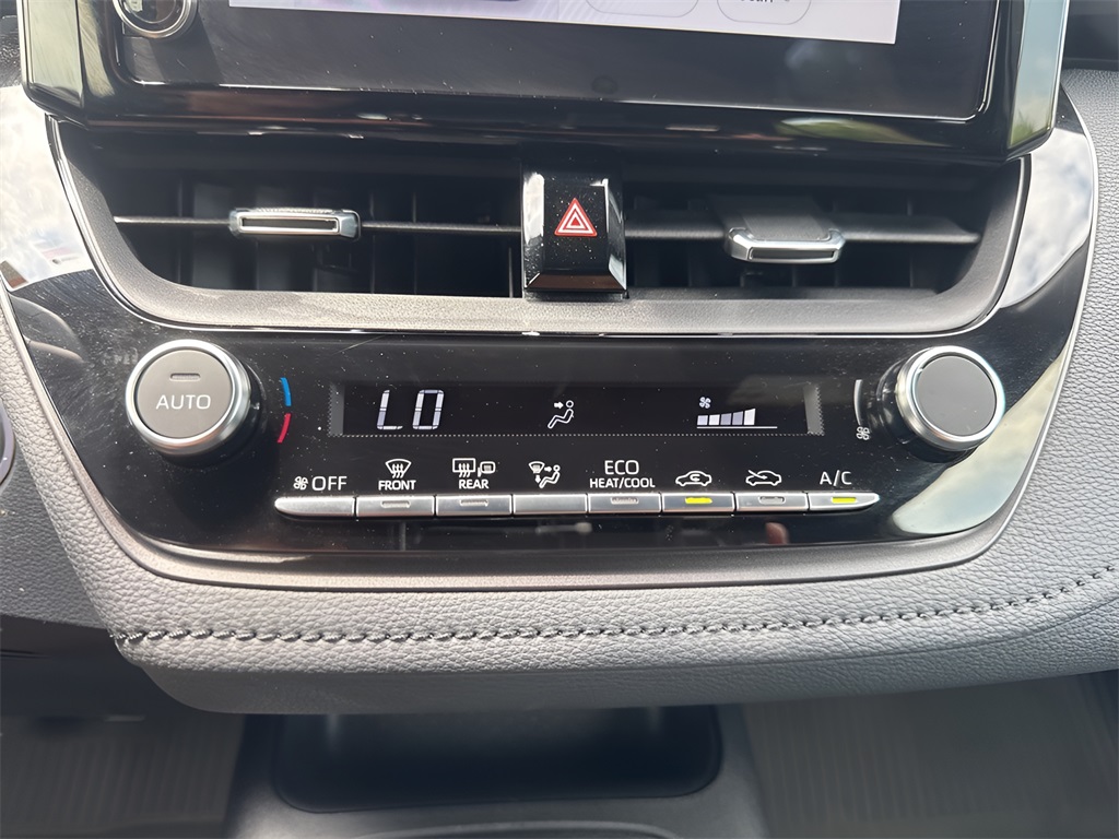 Vehicle image 31 of 33