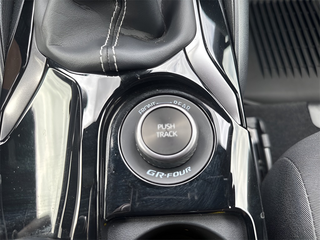 Vehicle image 23 of 33