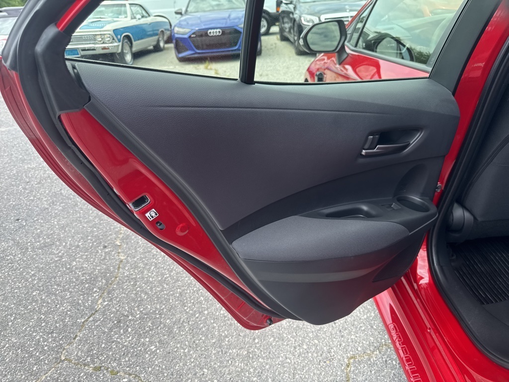 Vehicle image 25 of 33