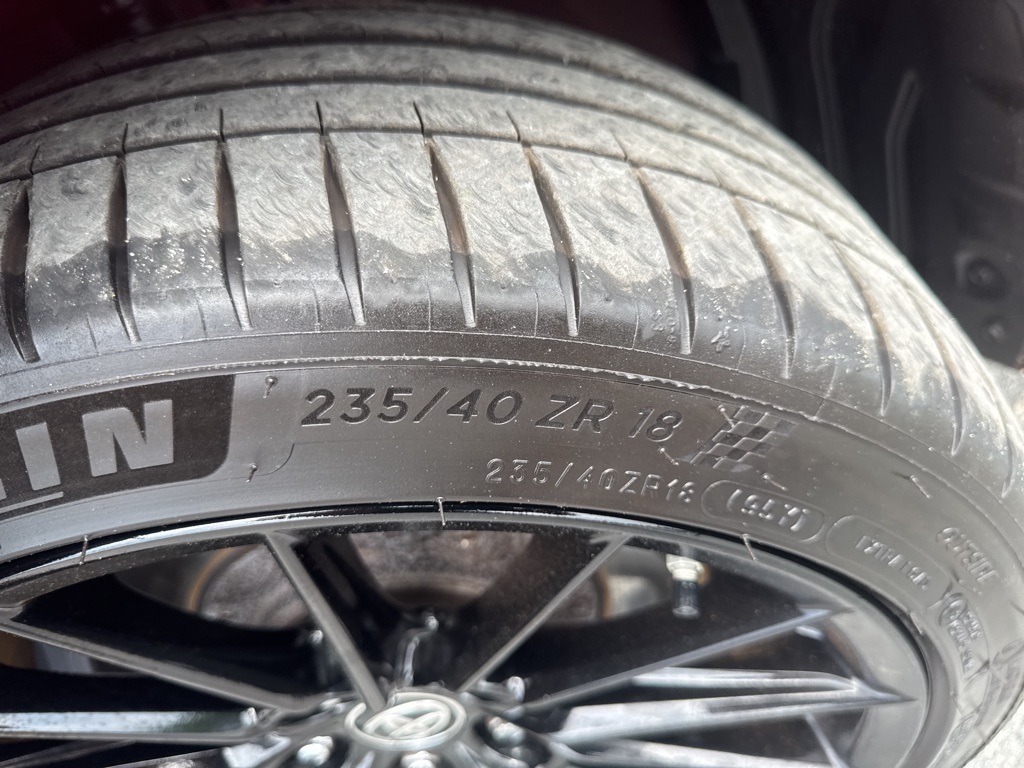 Vehicle image 10 of 33