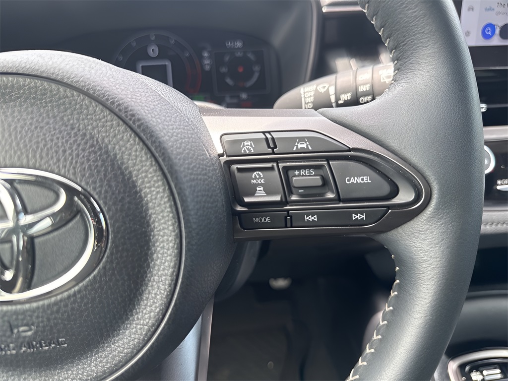 Vehicle image 16 of 33