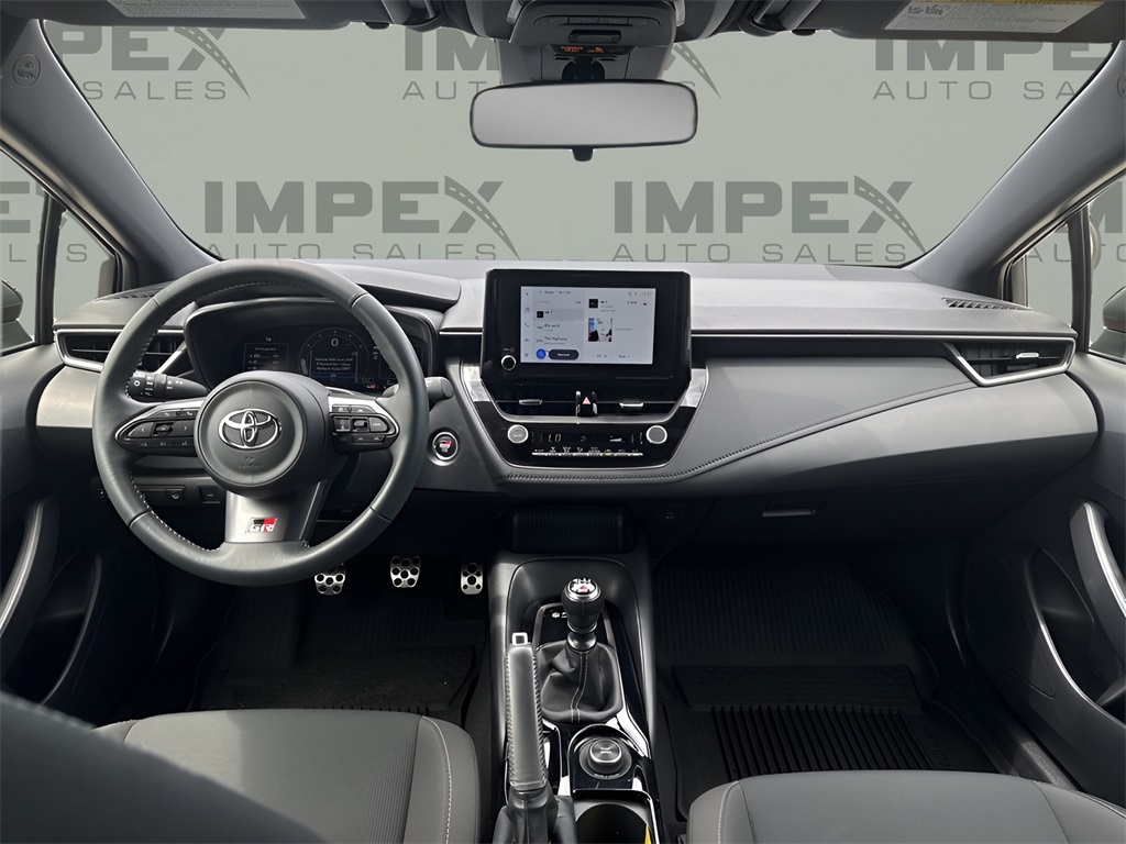 Vehicle image 14 of 33
