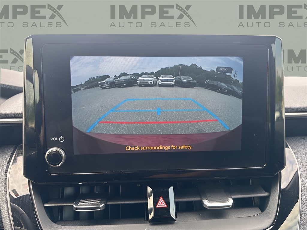 Vehicle image 21 of 33