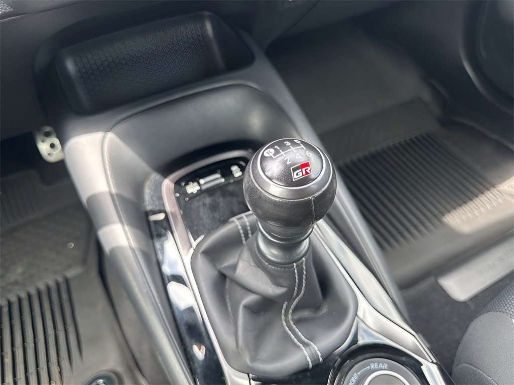 Vehicle image 22 of 33