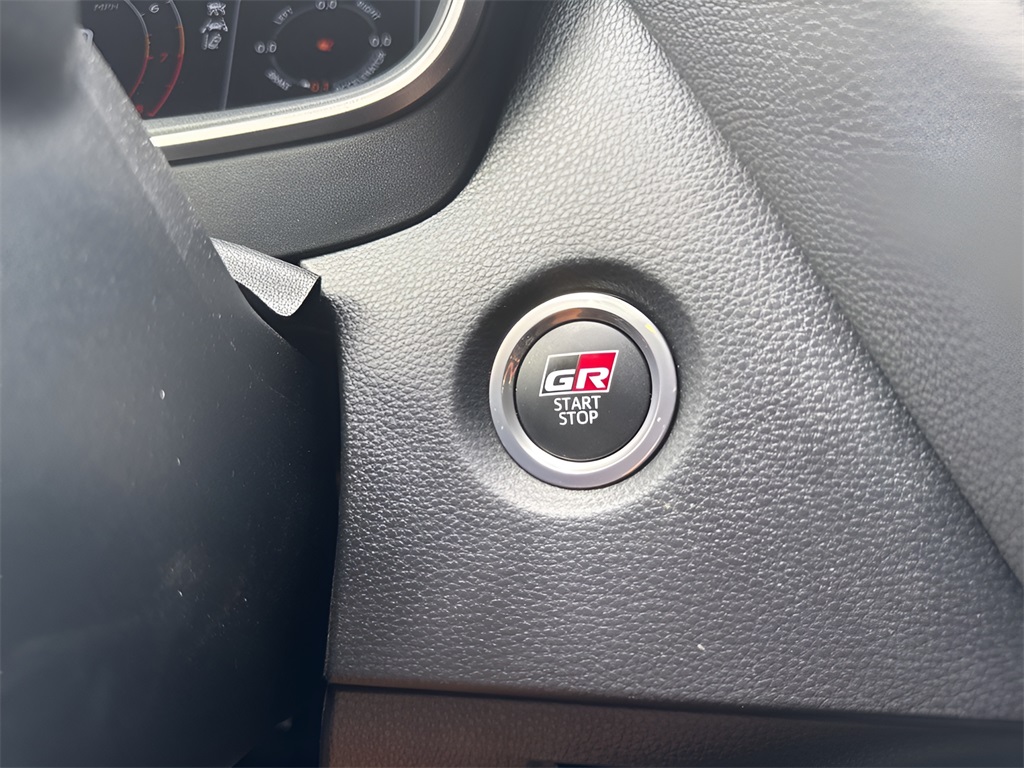 Vehicle image 27 of 33