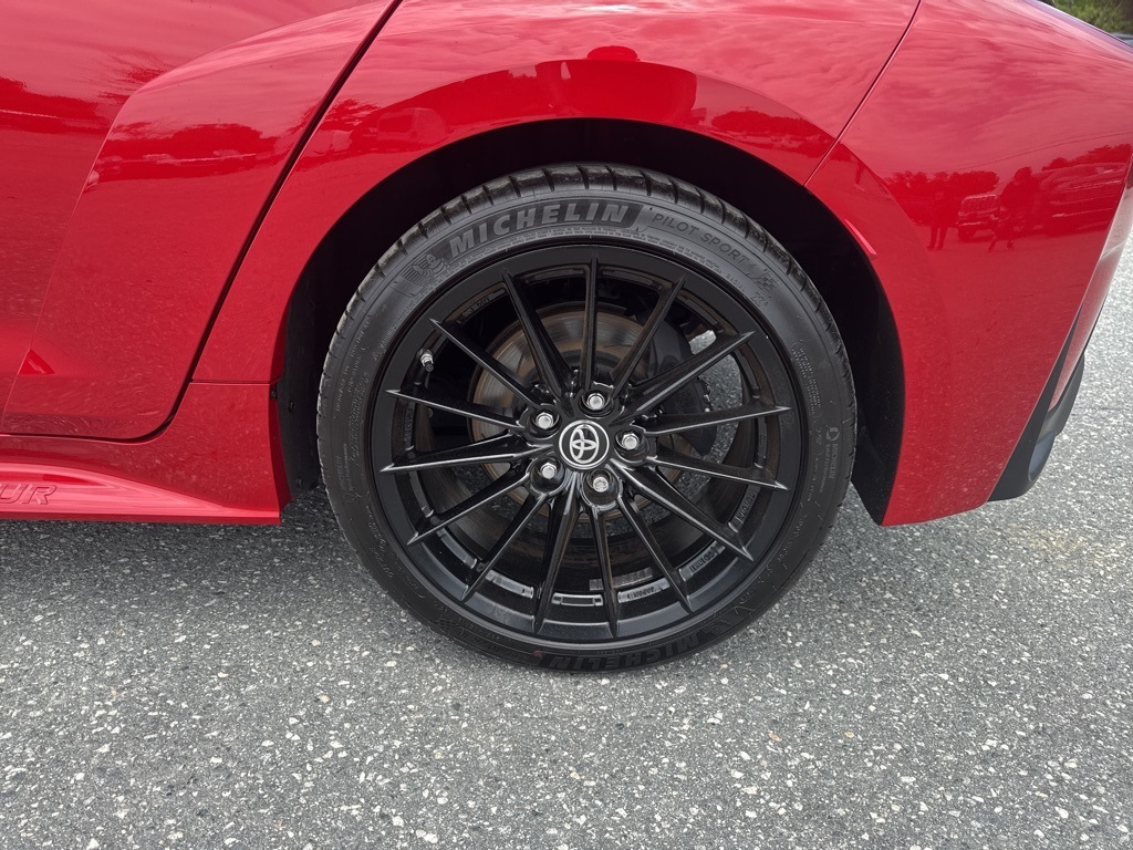 Vehicle image 9 of 33
