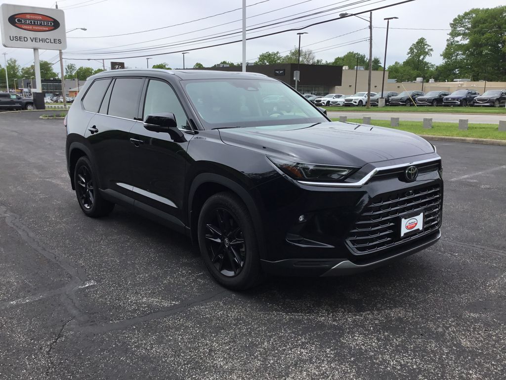 2024 Toyota Grand Highlander XLE Image 3 of 24