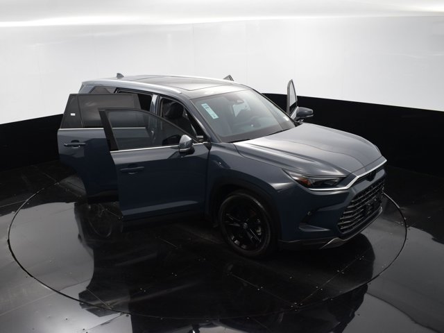 Vehicle image 8 of 43