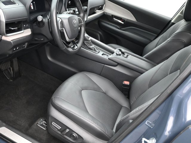 Vehicle image 35 of 43