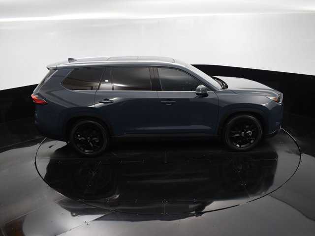 Vehicle image 13 of 43