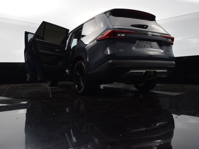 Vehicle image 21 of 43